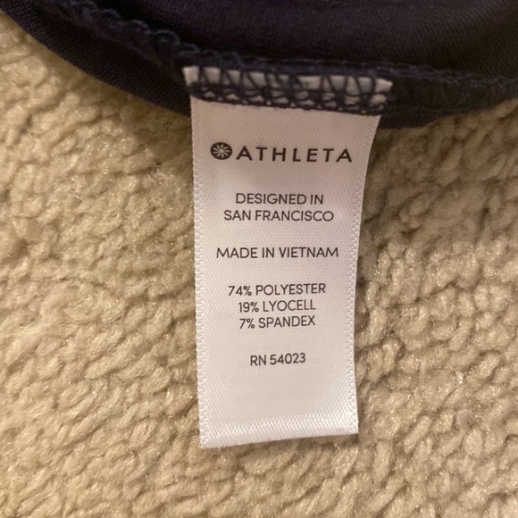 Athleta Navy V Neck Crop Top Sz Sm - Picture 5 of 5